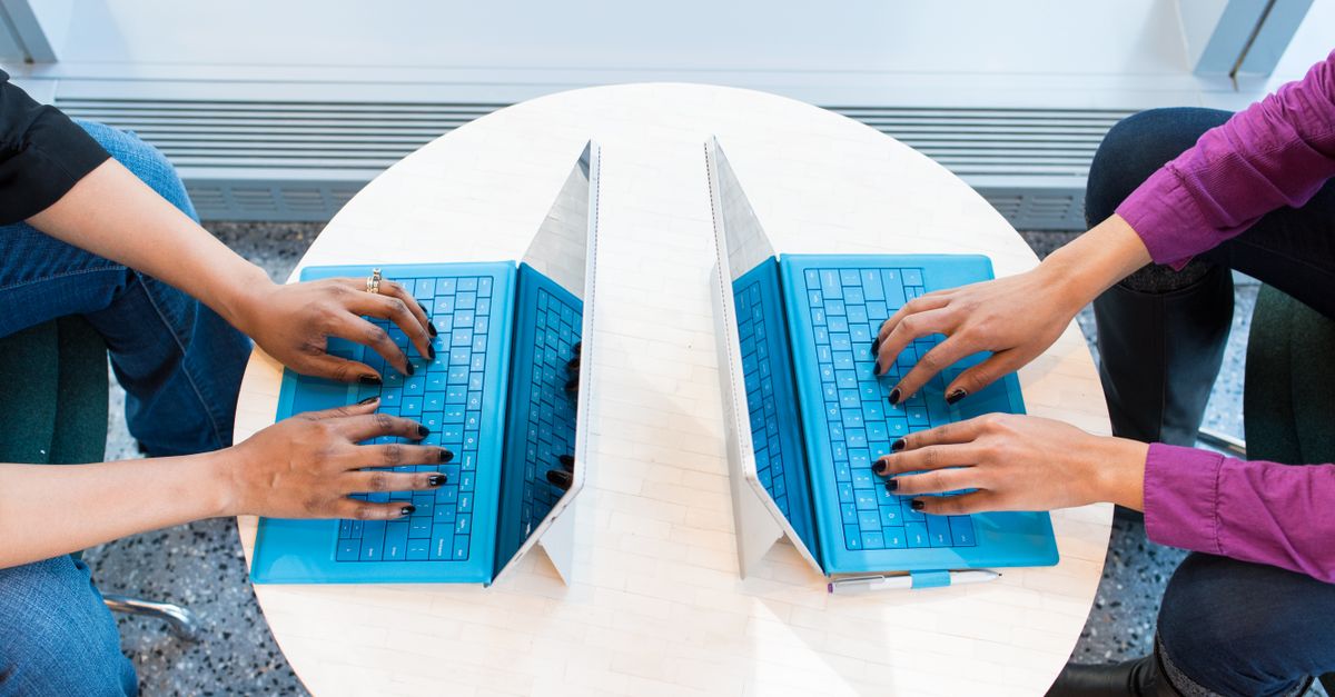 Cloud aziendale Milano - collaboratori lavorano da remoto su servizi cloud condivisi