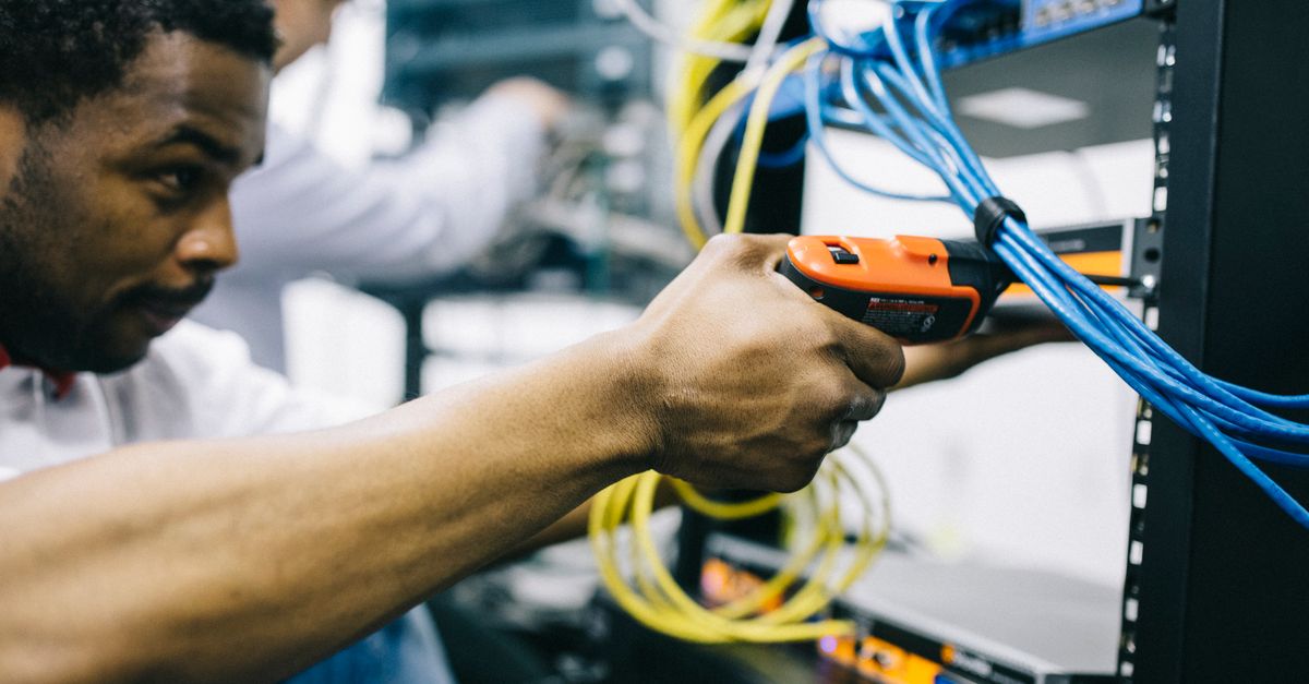 Guasto server Milano - tecnico ripara hardware server aziendale in emergenza