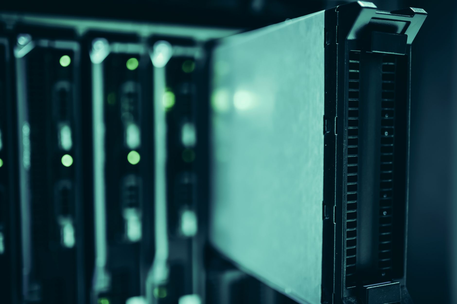 NAS aziendale Milano - server rack di storage in un data center